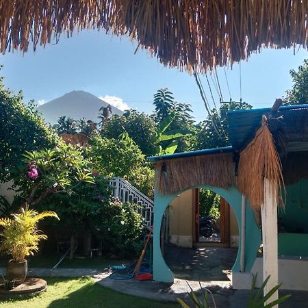 Black Sand Hostel Amed Экстерьер фото