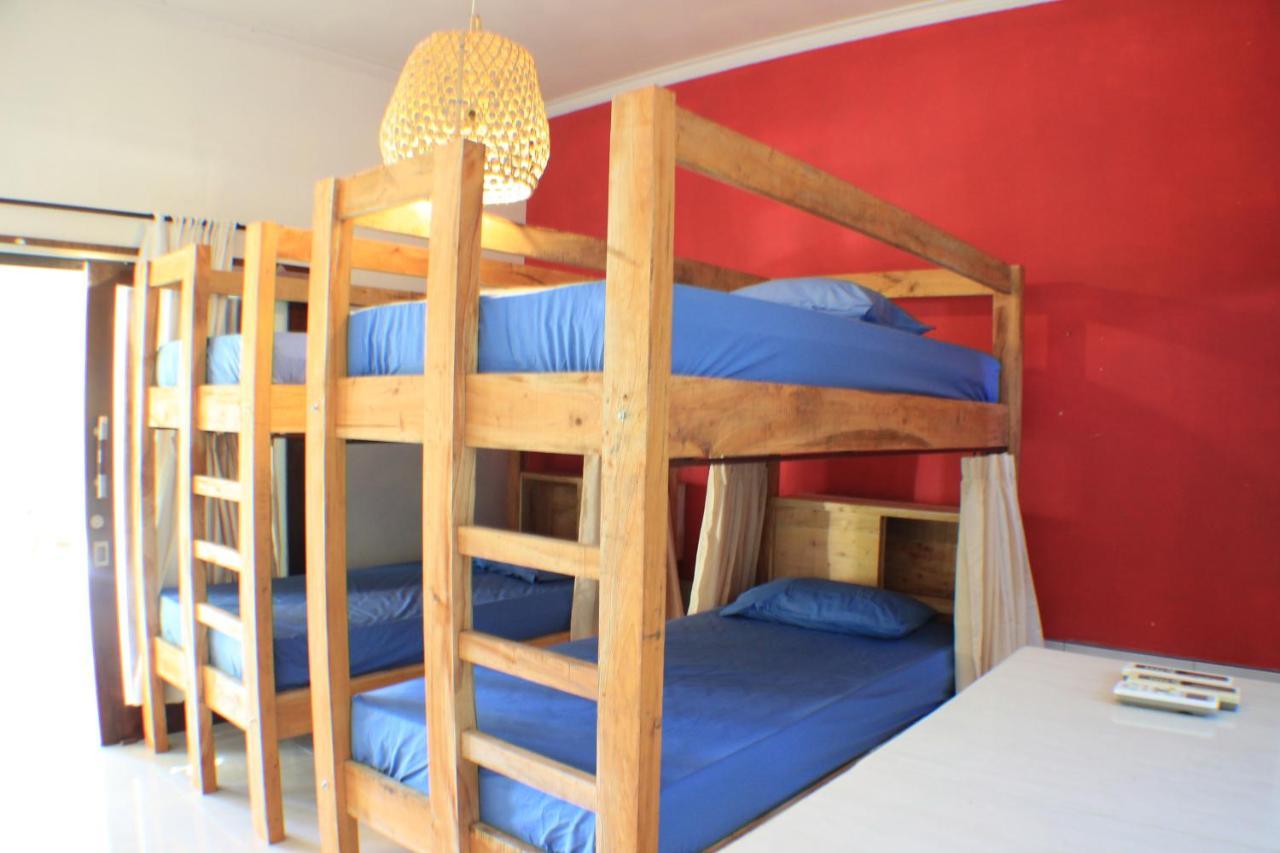 Black Sand Hostel Amed Экстерьер фото