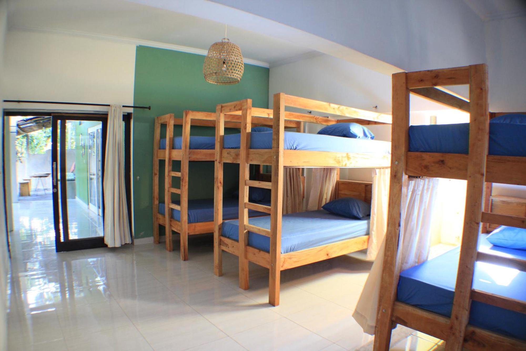 Black Sand Hostel Amed Экстерьер фото