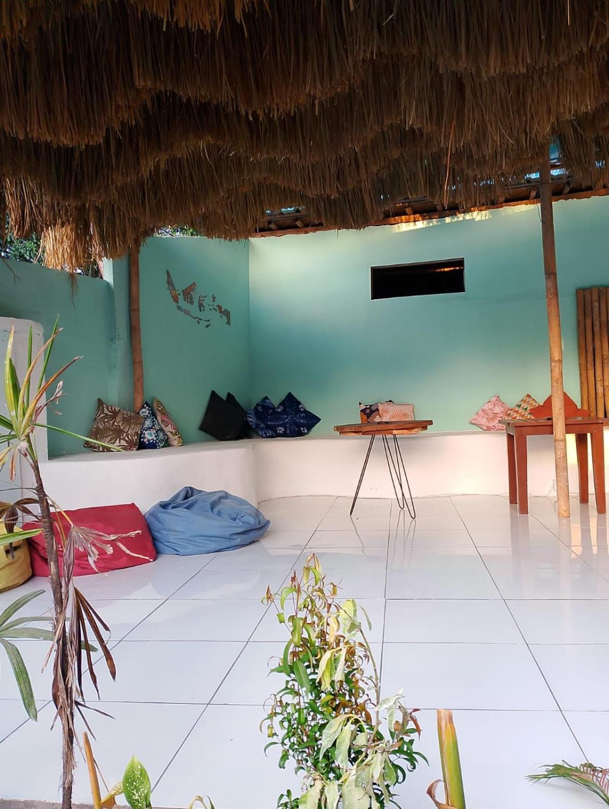 Black Sand Hostel Amed Экстерьер фото