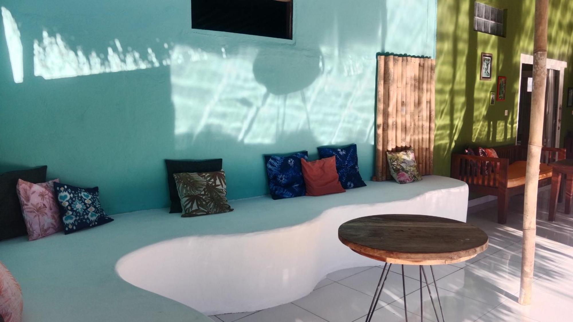 Black Sand Hostel Amed Экстерьер фото