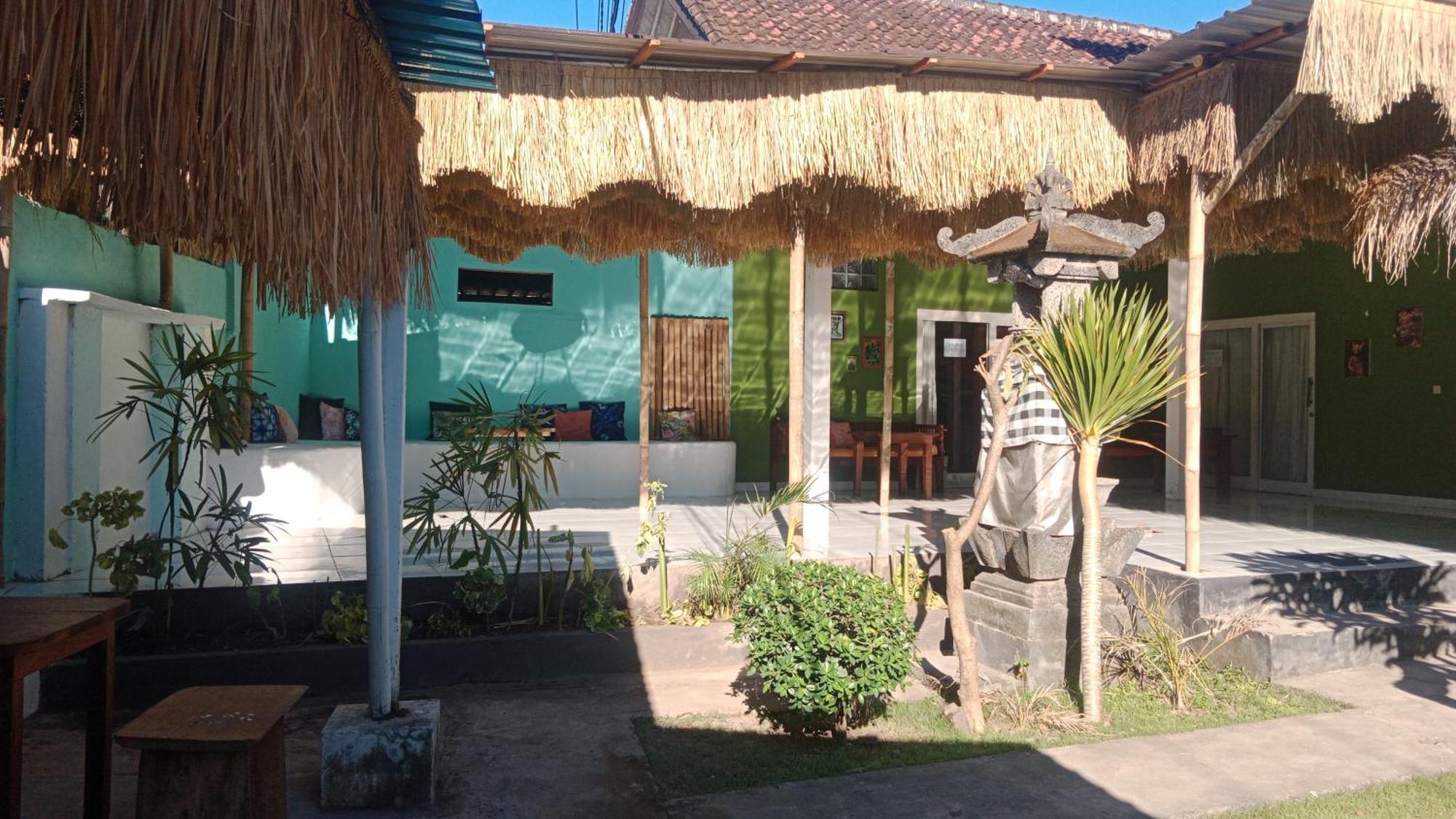 Black Sand Hostel Amed Экстерьер фото