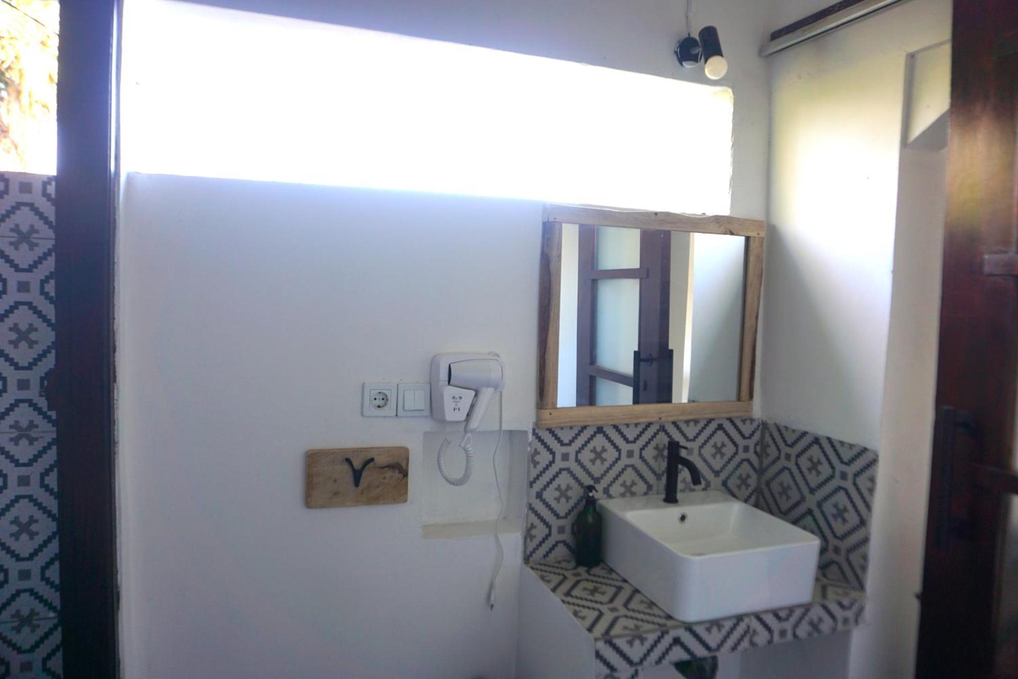 Black Sand Hostel Amed Экстерьер фото