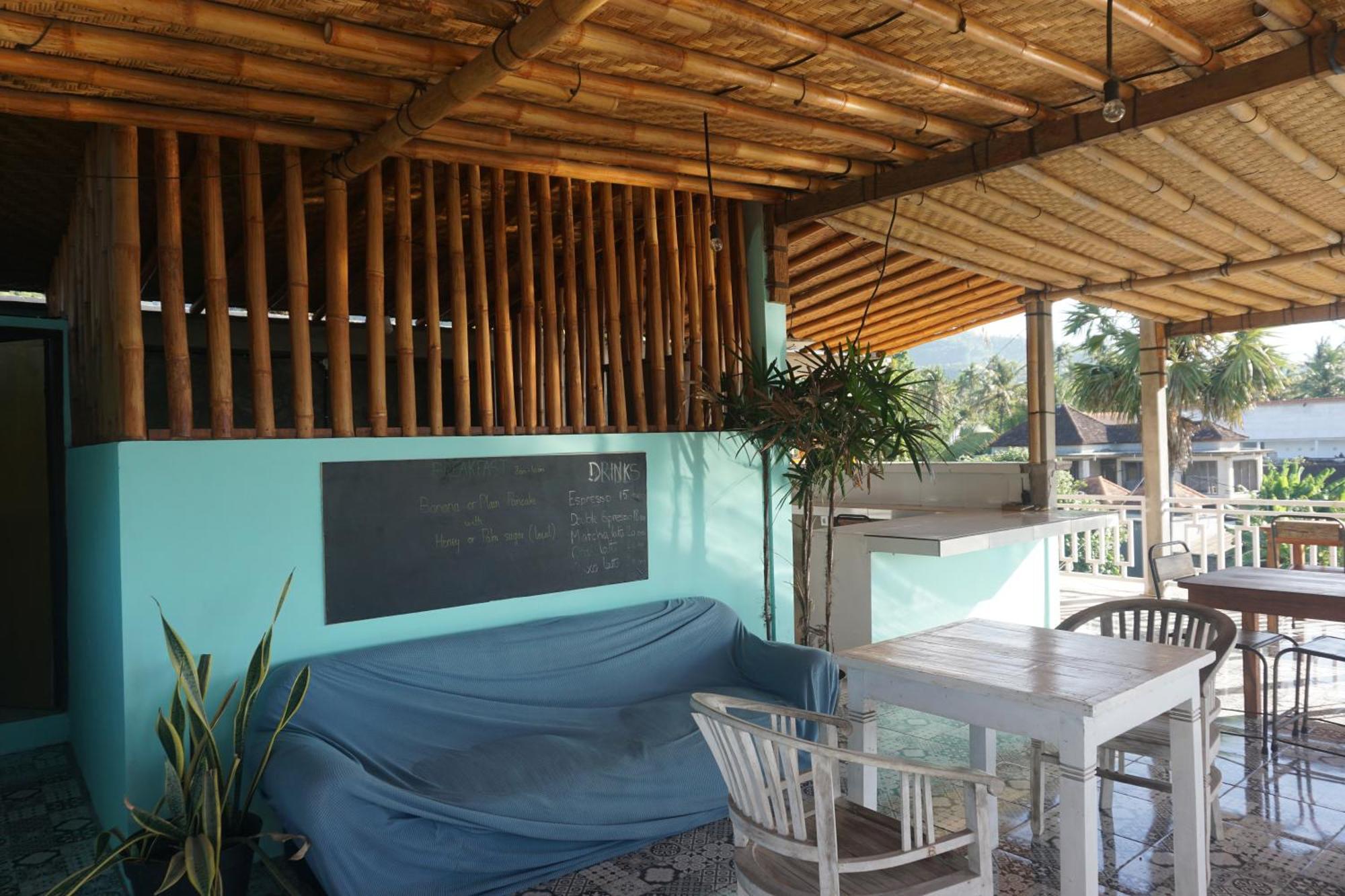 Black Sand Hostel Amed Экстерьер фото