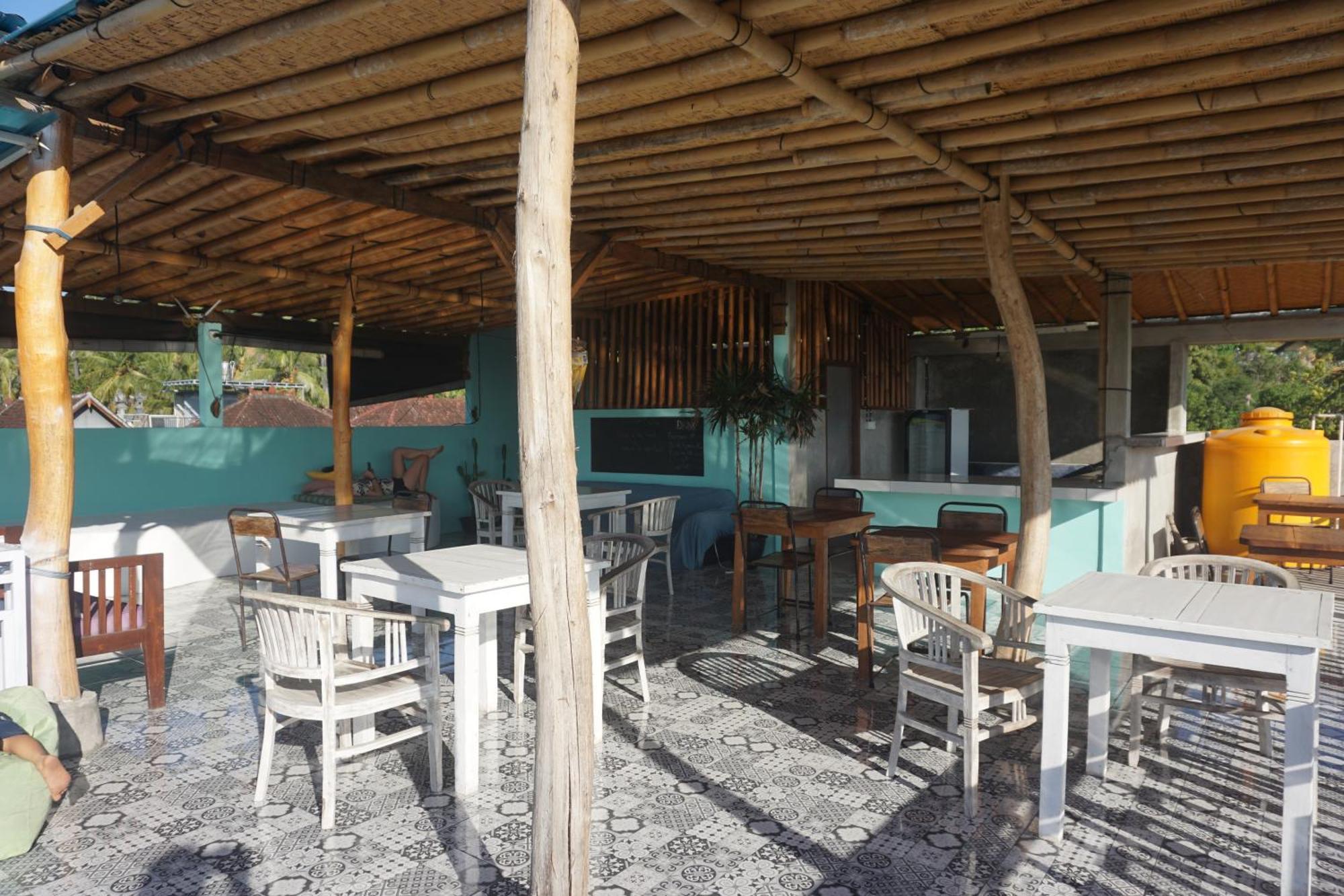 Black Sand Hostel Amed Экстерьер фото