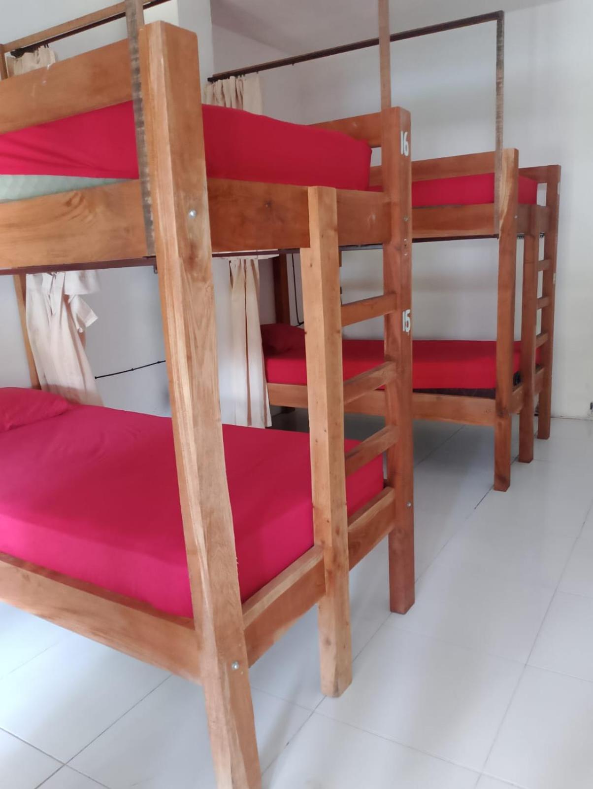 Black Sand Hostel Amed Экстерьер фото